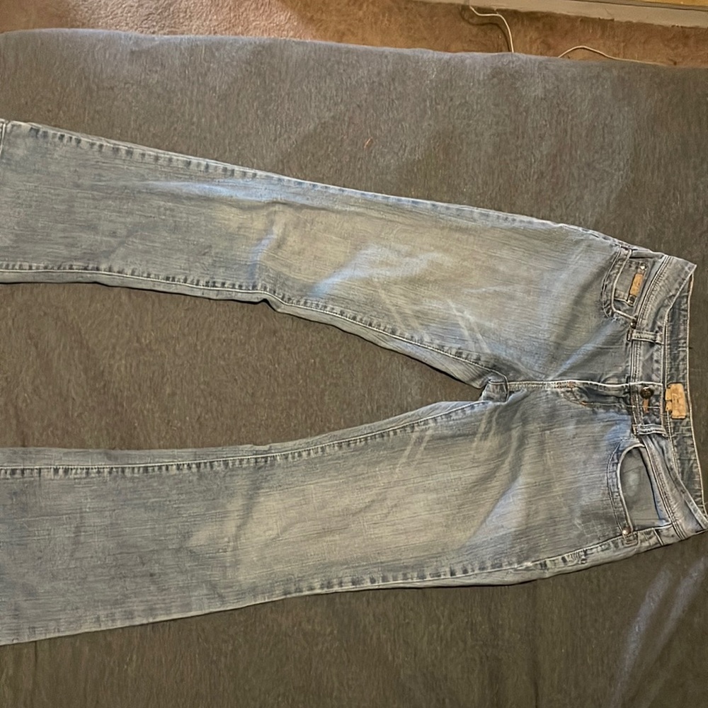 Low rise & Vintage light wash